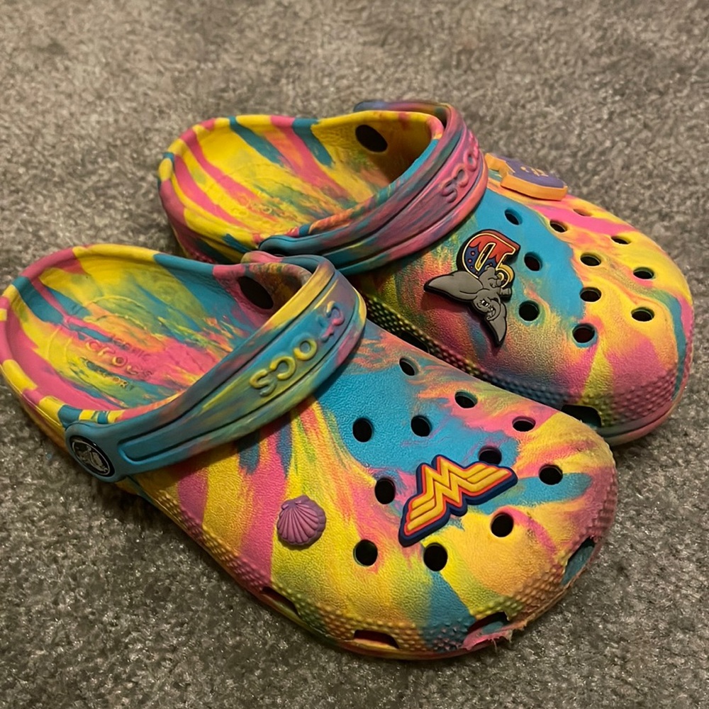 Girls crocs